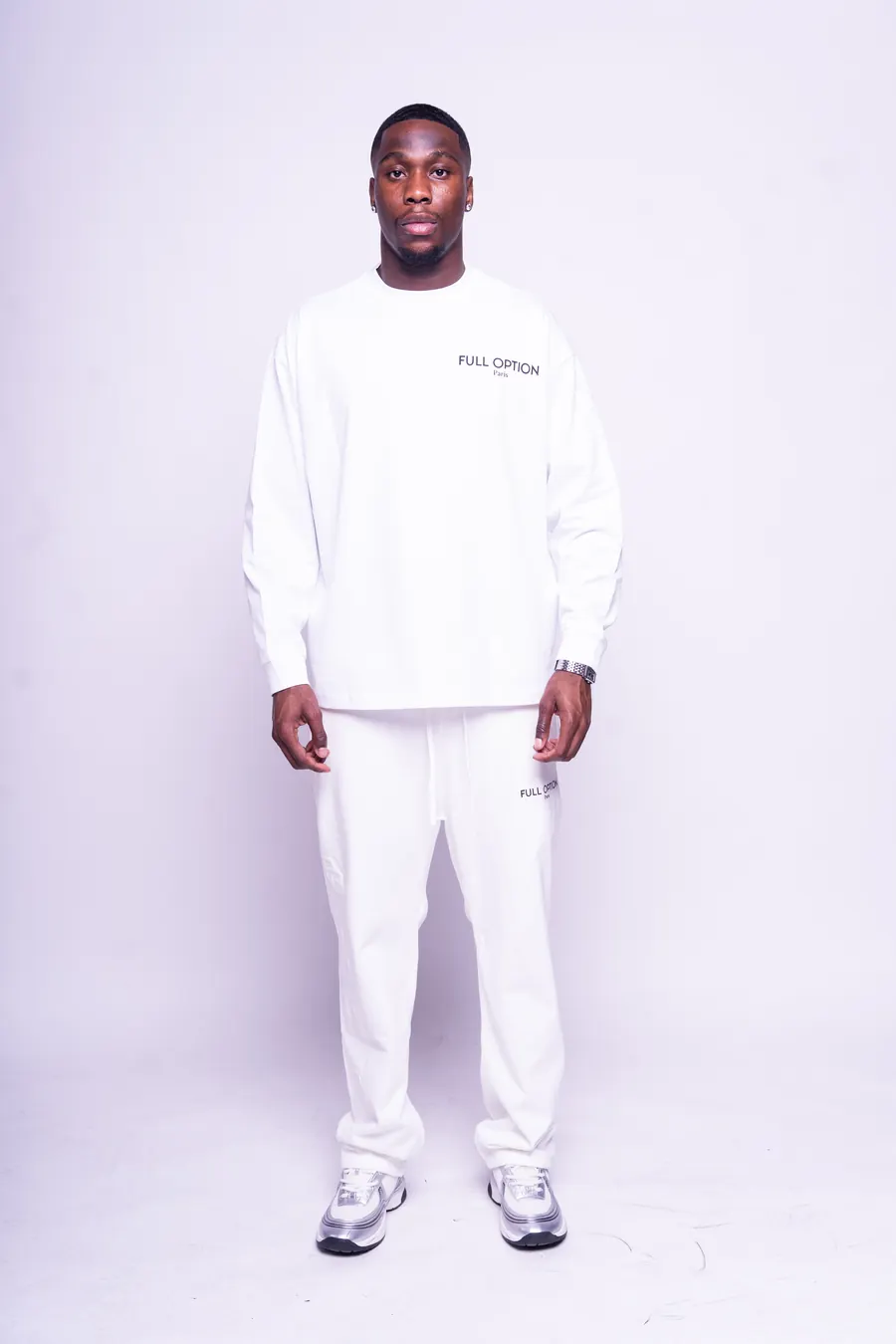 Look 01 — ensemble écru porté en plan pied